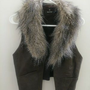 Dark brown Faux leather vest with removable fur